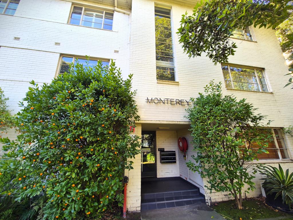 8/17 Queens Rd, Melbourne, VIC 3004