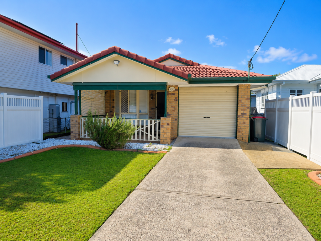 82 WEST AVE, WYNNUM, QLD 4178