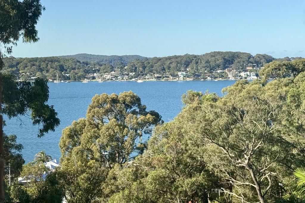 3 Ealing Cres, Fishing Point, NSW 2283