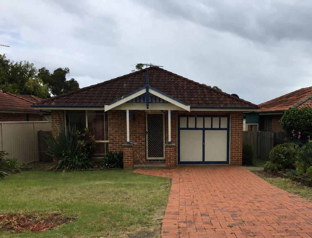 52 Carbasse Cres, St Helens Park, NSW 2560