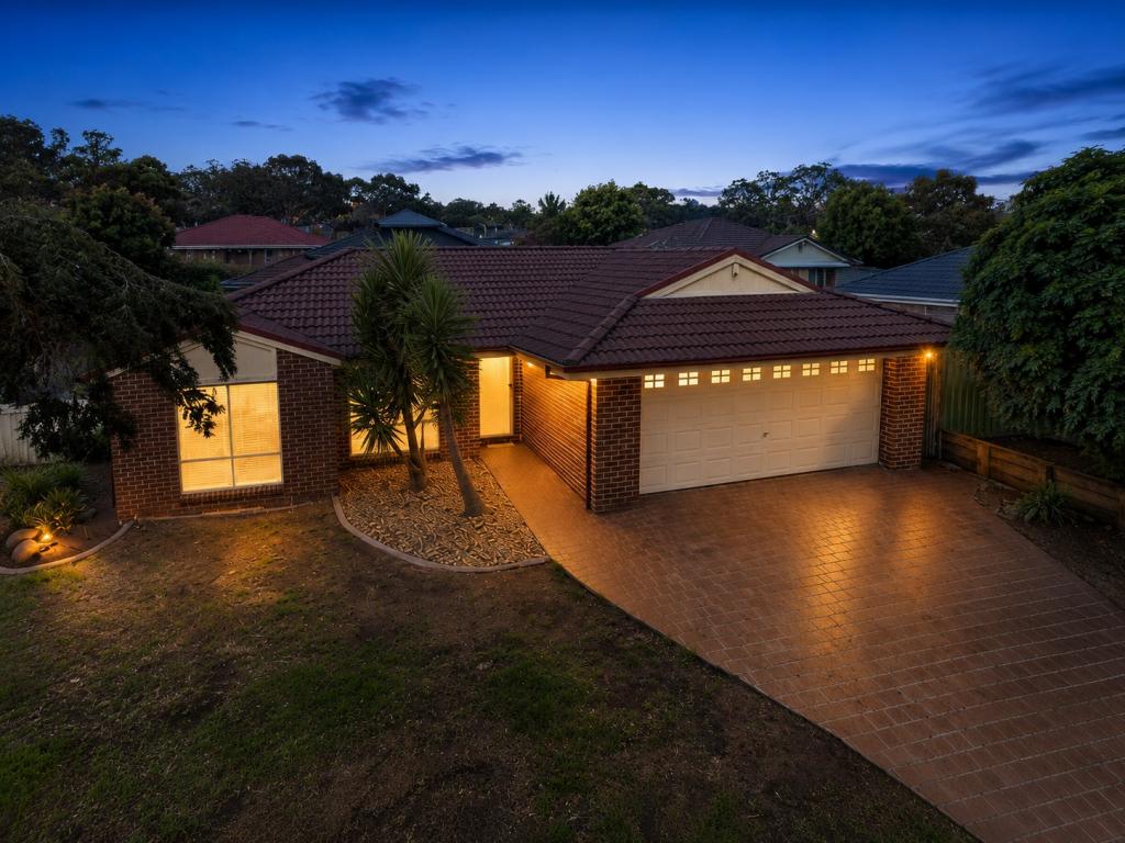 1 Ruthven Cl, Hillside, VIC 3037
