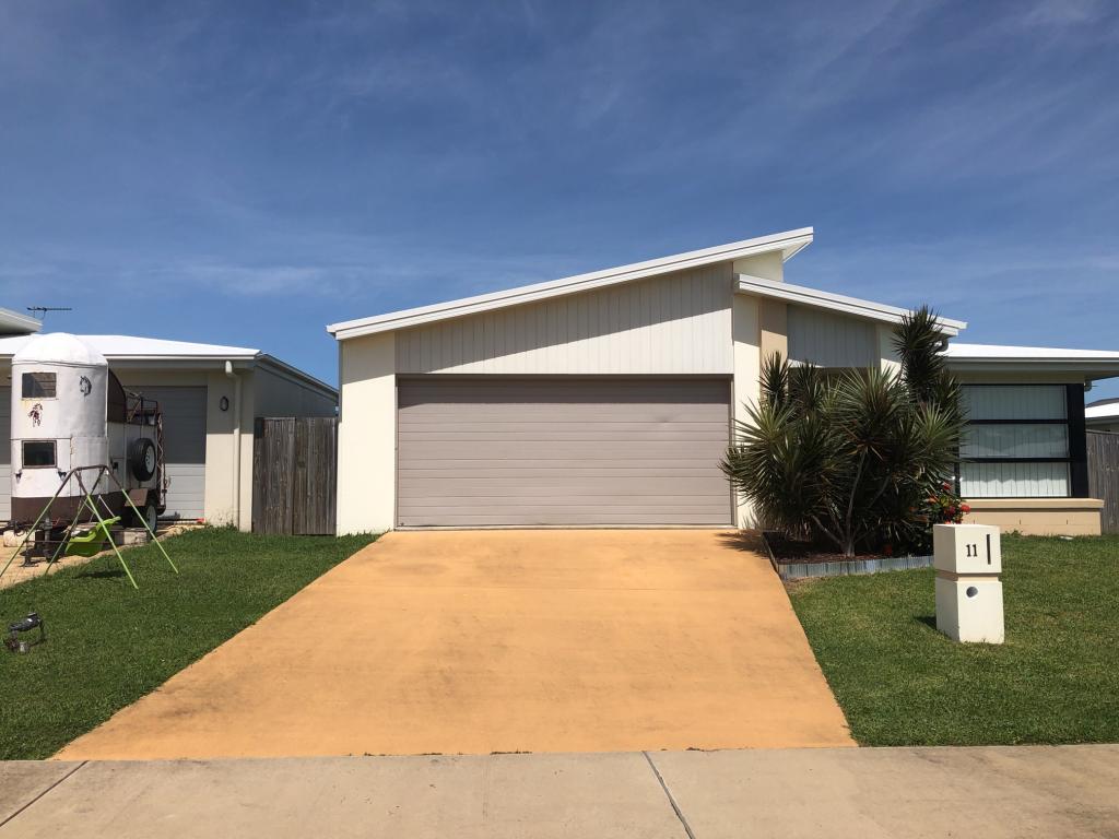 11 HENLEY CL, BLACKS BEACH, QLD 4740
