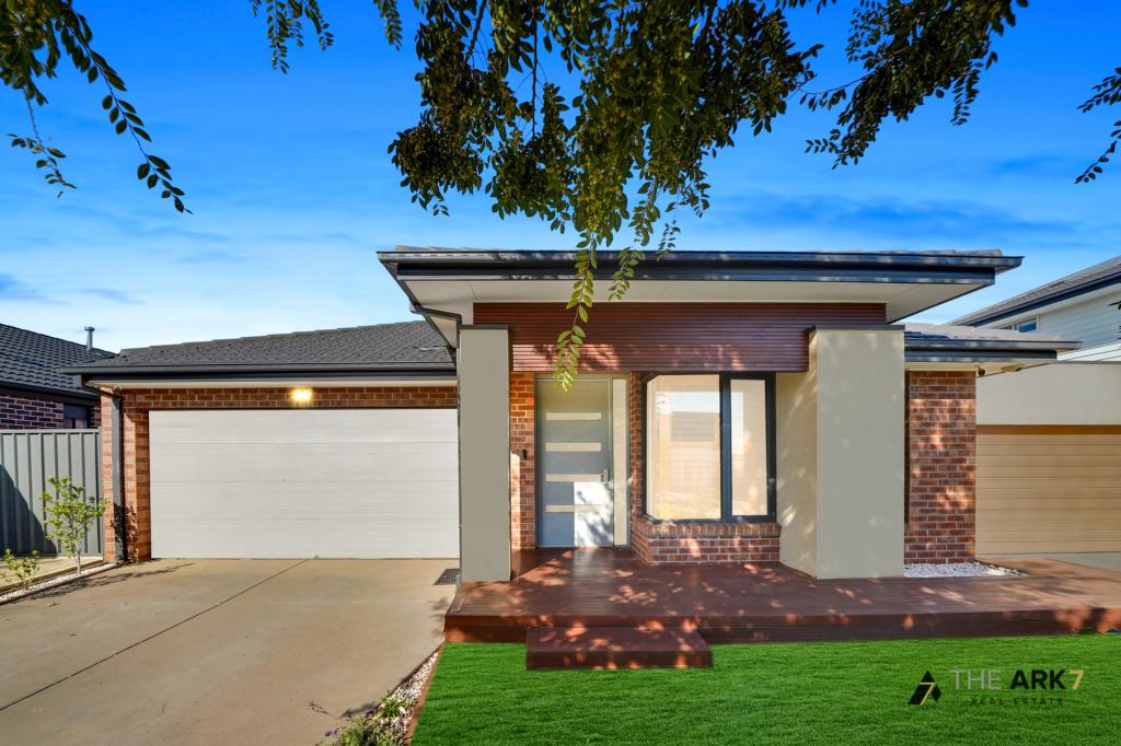 4 ROEHAMPTON DR, STRATHTULLOH, VIC 3338
