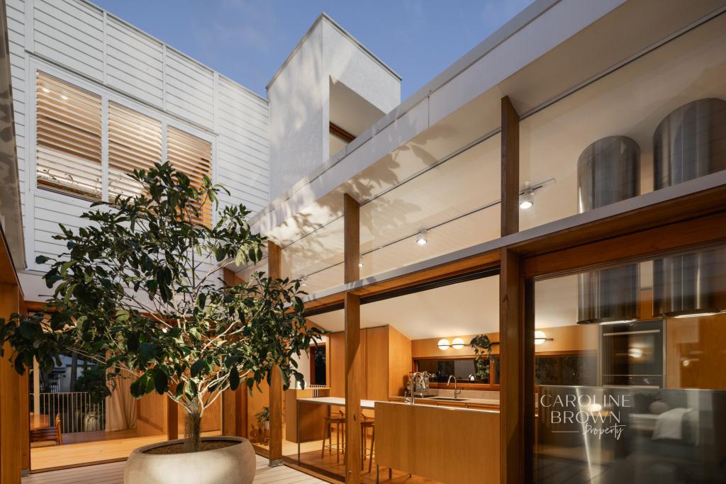 18 Pioneer St, Toowong, QLD 4066