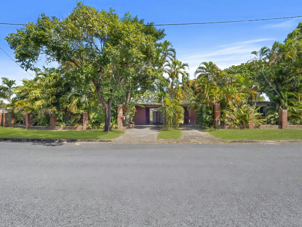 15 Mimosa St, Holloways Beach, QLD 4878