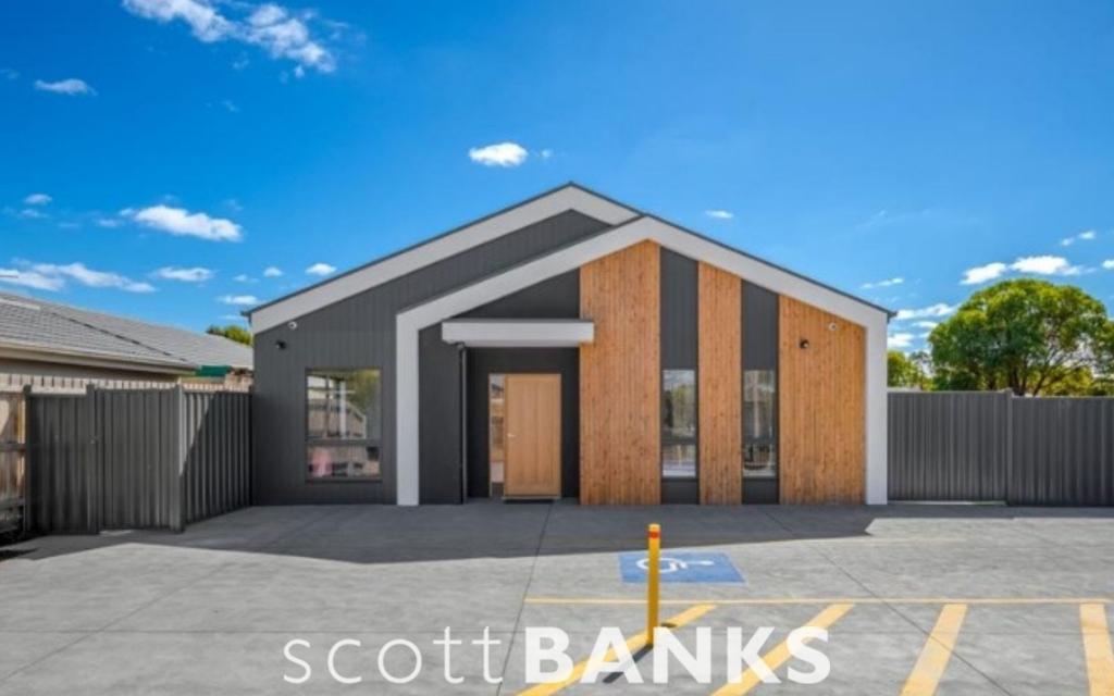 9/11 Raymond St, Melton South, VIC 3338