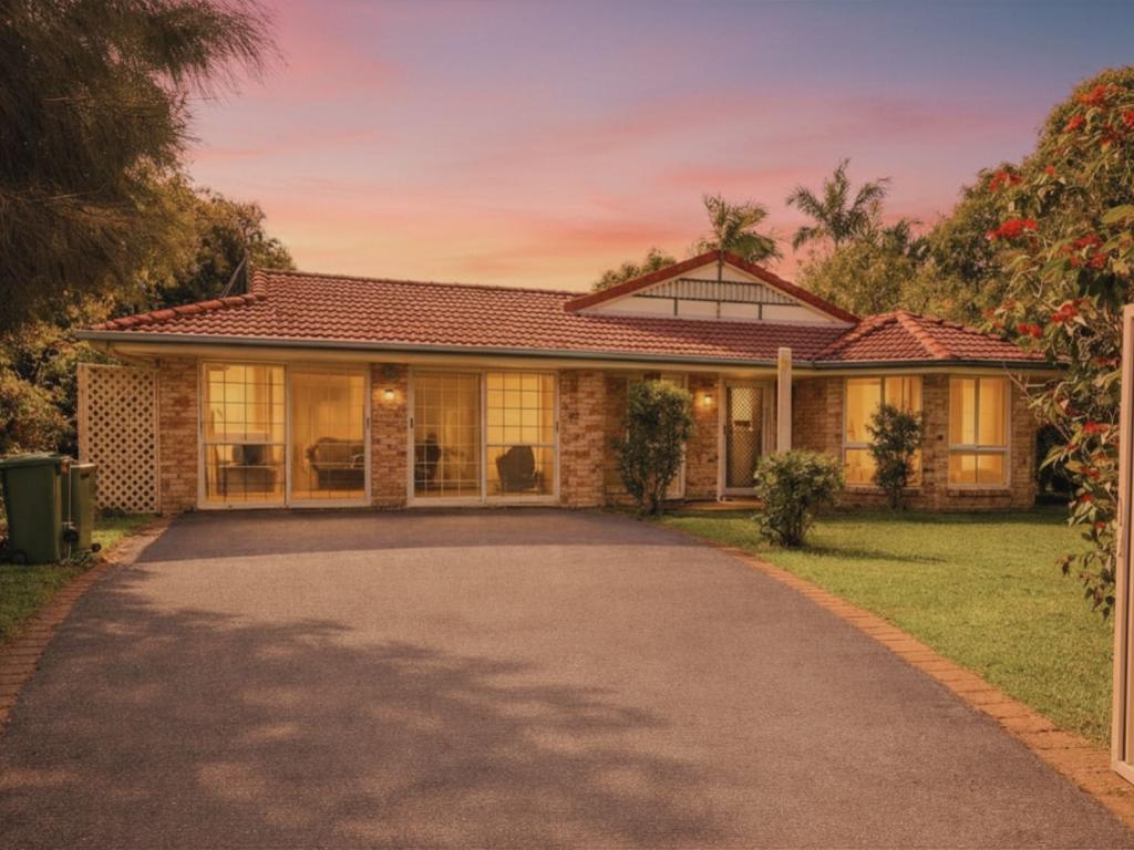 142 COONOWRIN RD, GLASS HOUSE MOUNTAINS, QLD 4518
