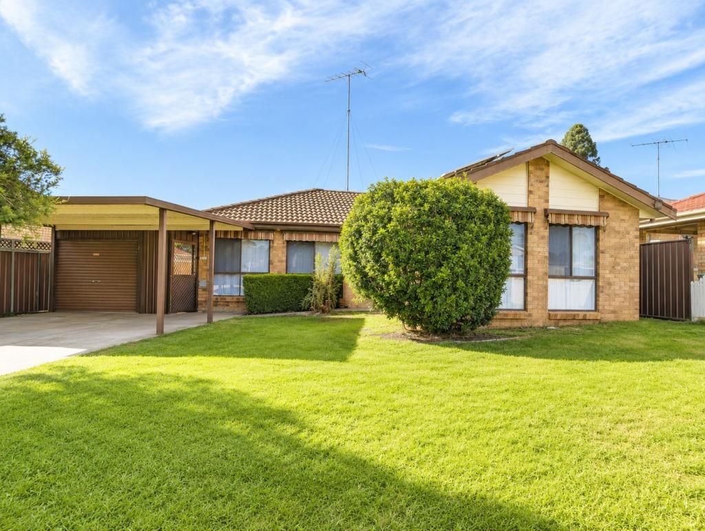 71 St Helens Park Dr, St Helens Park, NSW 2560
