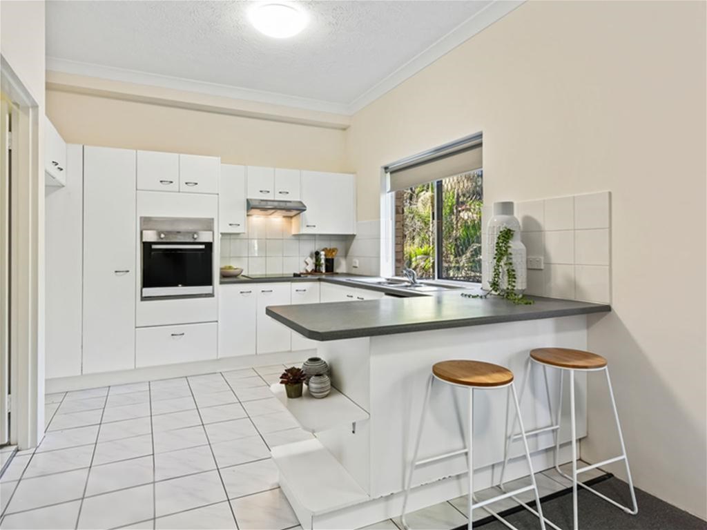 2/116 Sir Fred Schonell Dr, St Lucia, QLD 4067