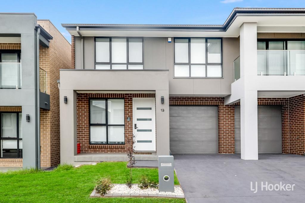 13 GRANDEUR PDE, RIVERSTONE, NSW 2765