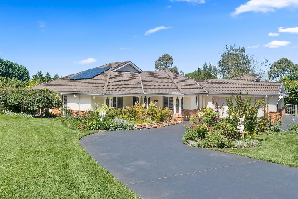 10 Carisbrooke Row, Bowral, NSW 2576