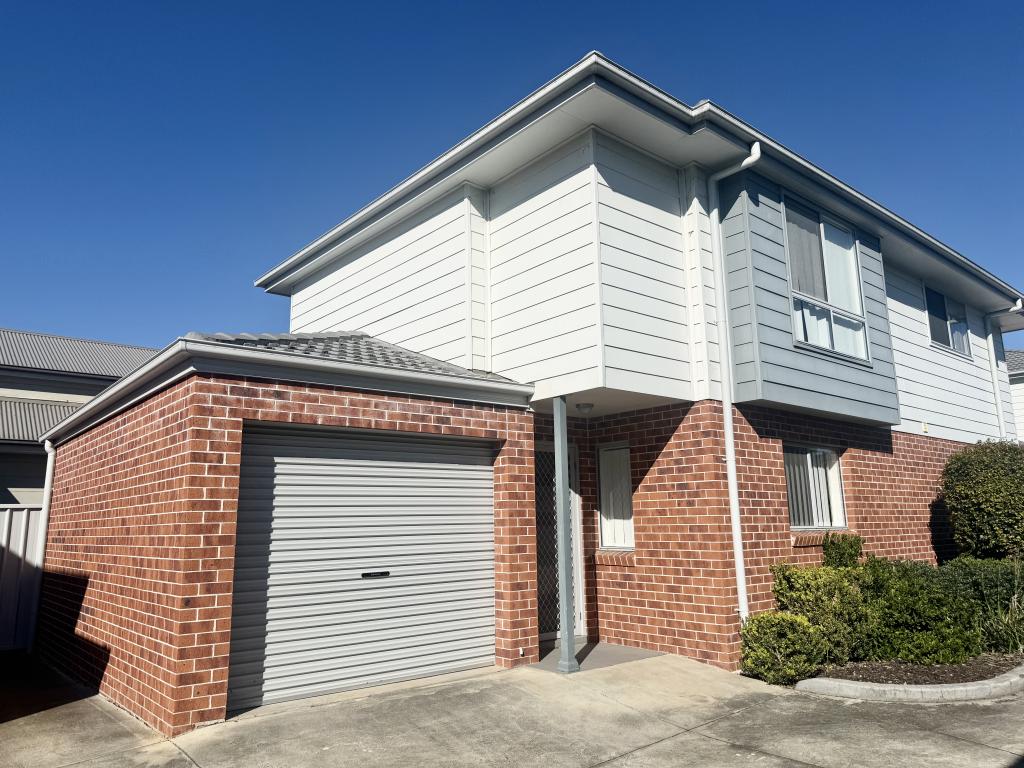 2/35 HOBART ST, OXLEY PARK, NSW 2760