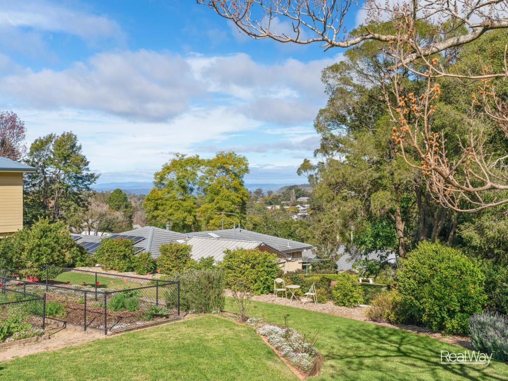 6 Warana Ave, Mount Lofty, QLD 4350