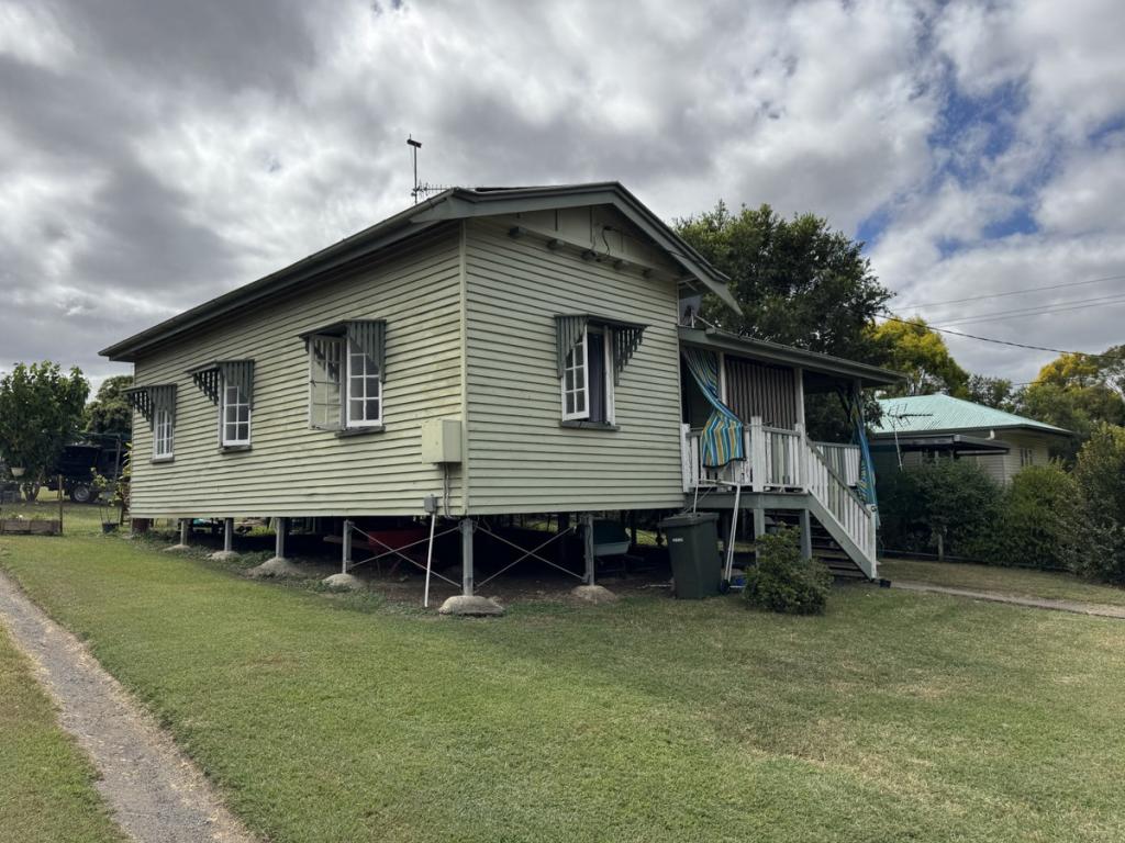 39 Kelvin St, Monto, QLD 4630