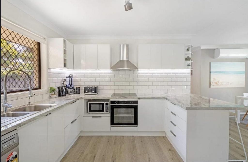 457 Ashmore Rd, Benowa, QLD 4217