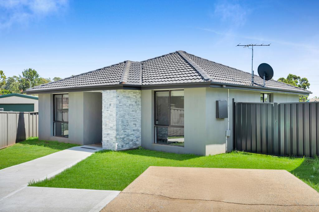 15b Lorenzo Cres, Rosemeadow, NSW 2560