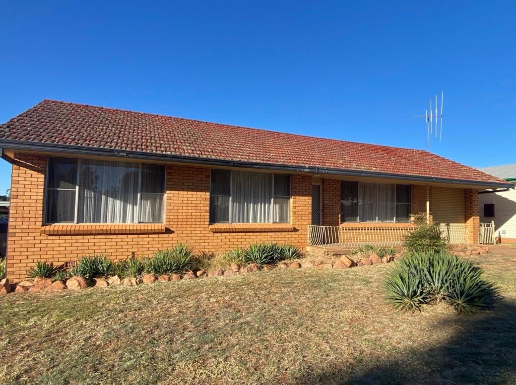 21 Evans Pde, Parkes, NSW 2870