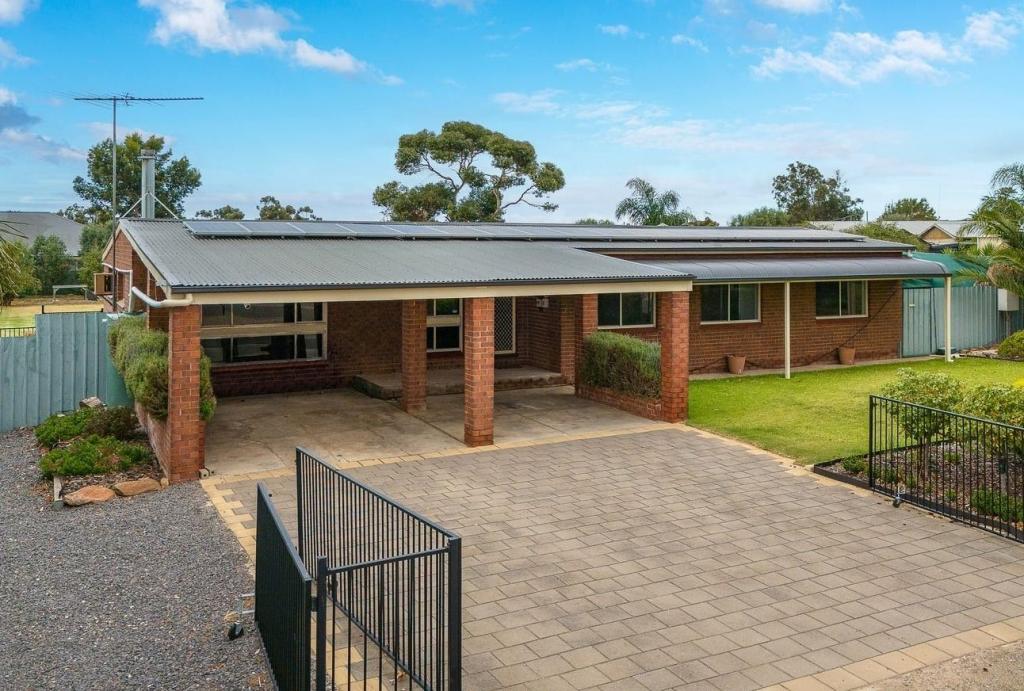 136a Christian Rd, Murray Bridge, SA 5253