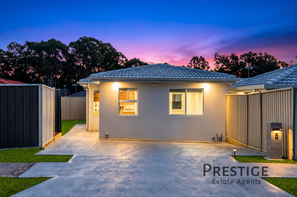 5 Castlereagh St, Bossley Park, NSW 2176