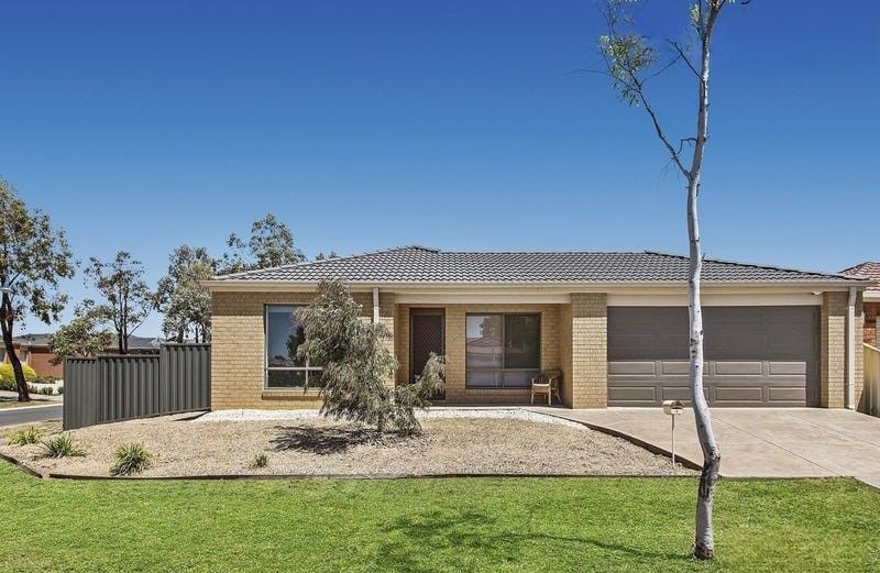 1 Stringybark Cl, Manor Lakes, VIC 3024