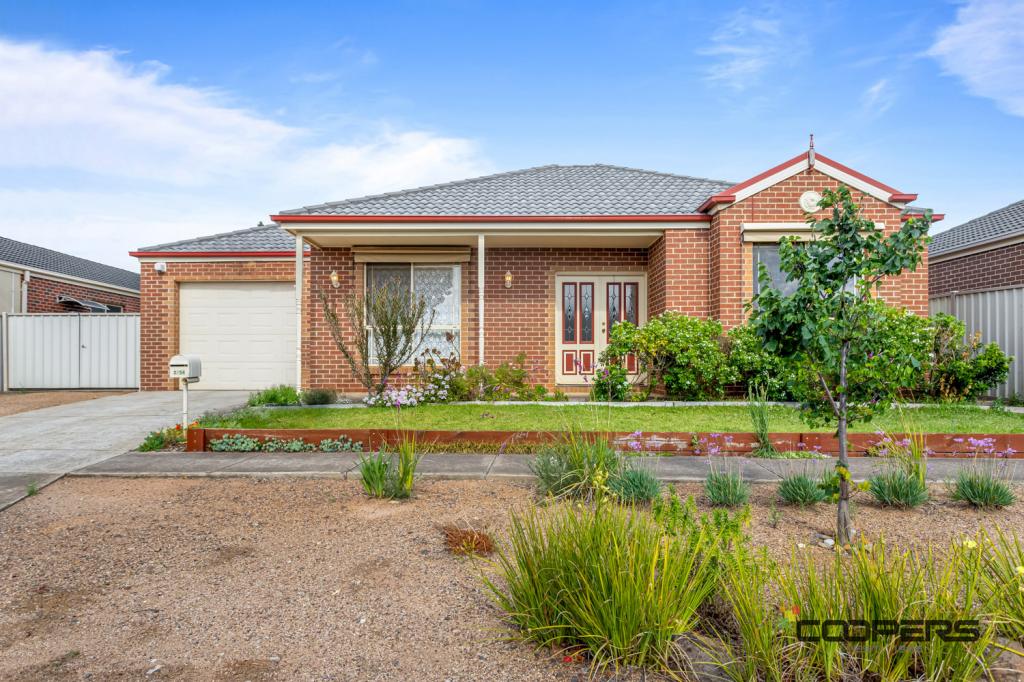 2/54 CARLYON CL, MELTON WEST, VIC 3337