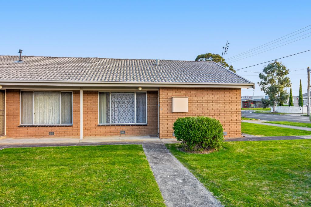 8/31 Beverin St, Sebastopol, VIC 3356