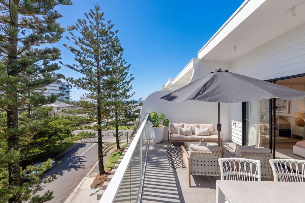 4/2 Twenty Second Ave, Palm Beach, QLD 4221
