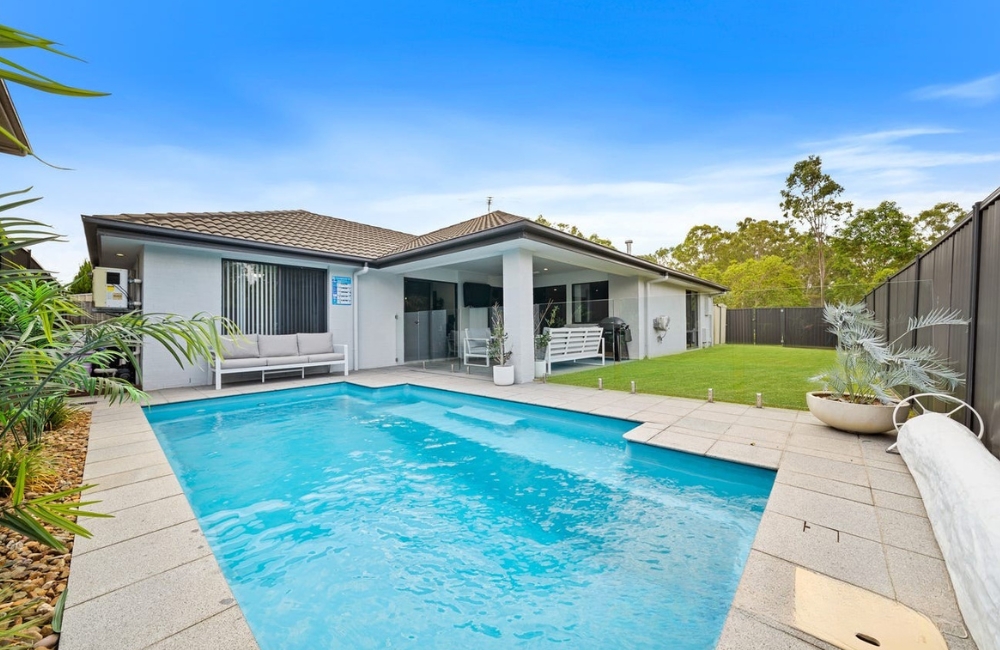 31 Coalstoun Crsg, Waterford, QLD 4133