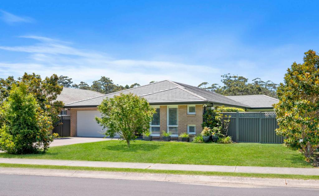 8 Caitlin Cres, Broulee, NSW 2537