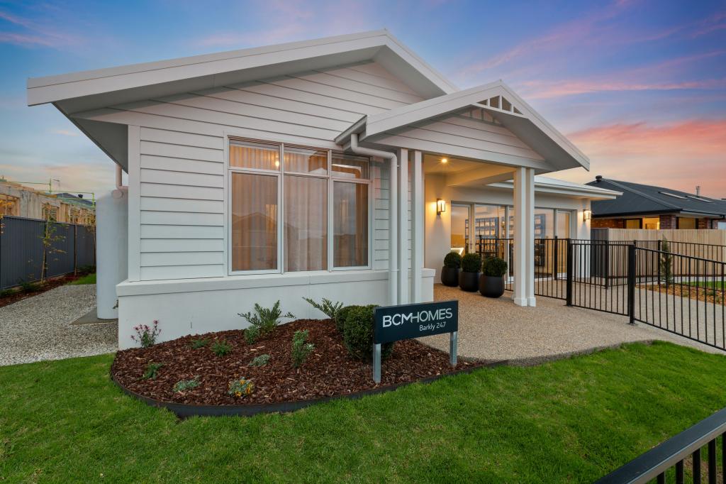 33 Blomeley Dr, Lucas, VIC 3350