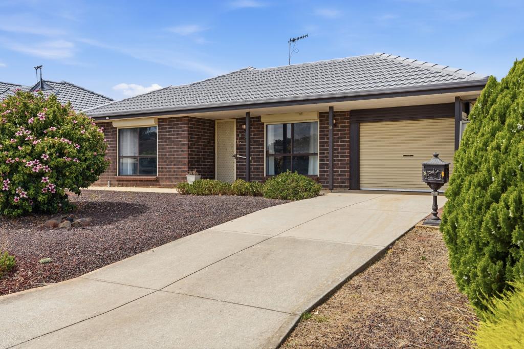 8 Cassinia St, Craigmore, SA 5114