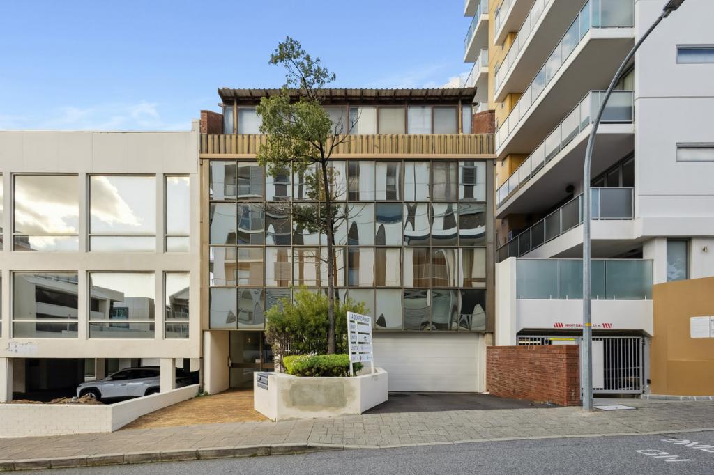 4 DOURO PL, WEST PERTH, WA 6005