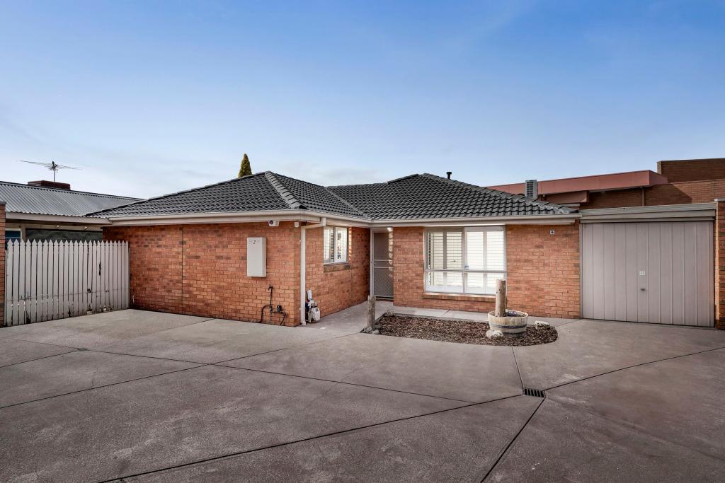 2/66 Meadowbank Dr, Sunshine North, VIC 3020