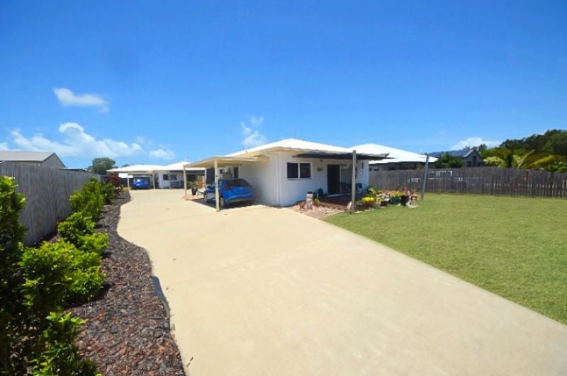 7 Amanda Cres, Tully Heads, QLD 4854