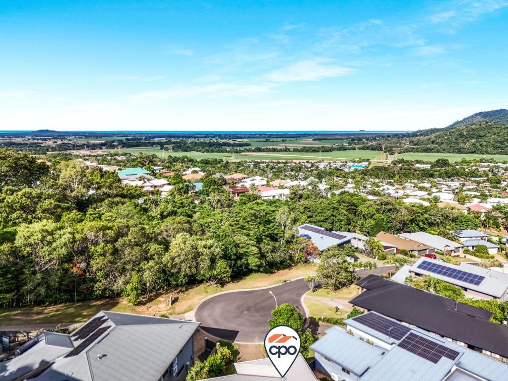 15 Buckinghamia Cl, Redlynch, QLD 4870