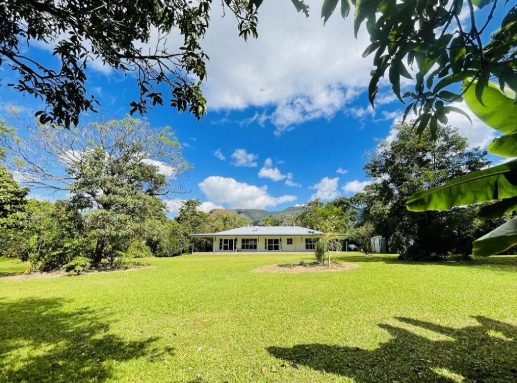 33 Thomas Ct, Bulgun, QLD 4854