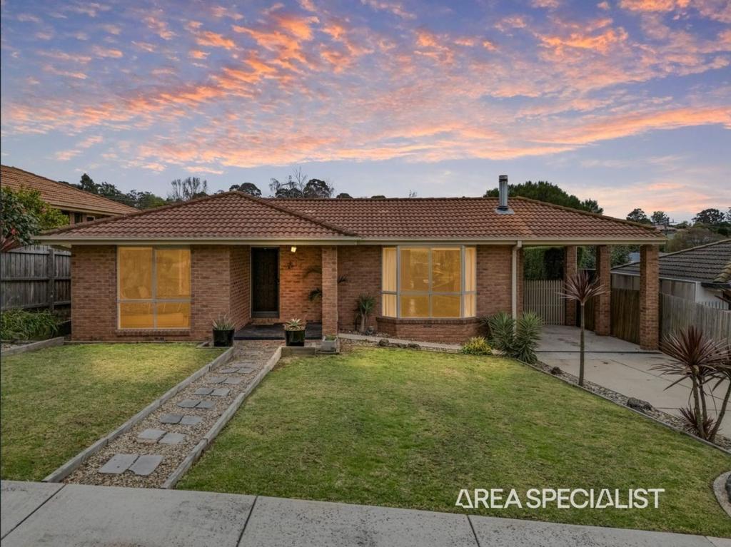 17 MIKKELL CT, PAKENHAM, VIC 3810