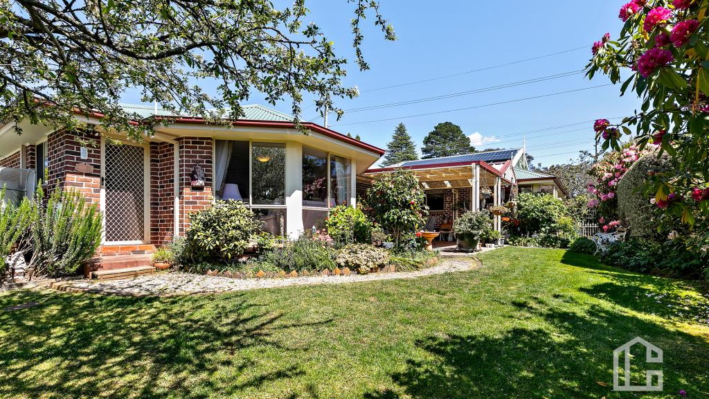 242 Blaxland Rd, Wentworth Falls, NSW 2782