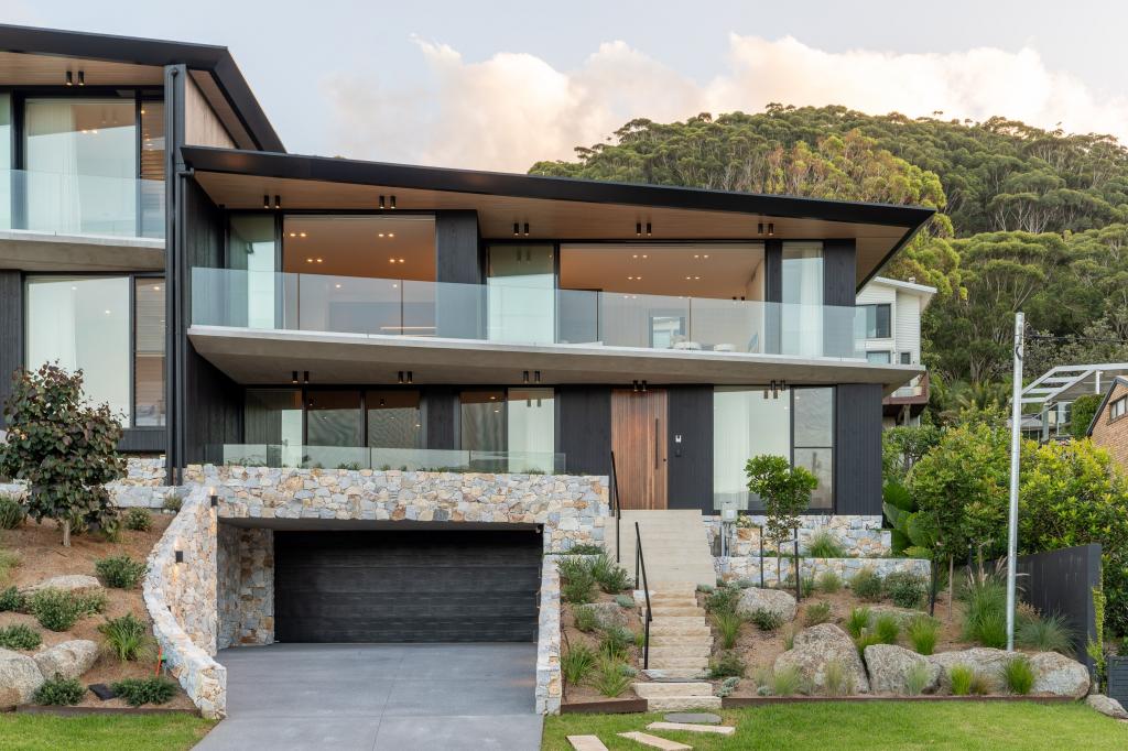 18 Murrawal Rd, Stanwell Park, NSW 2508