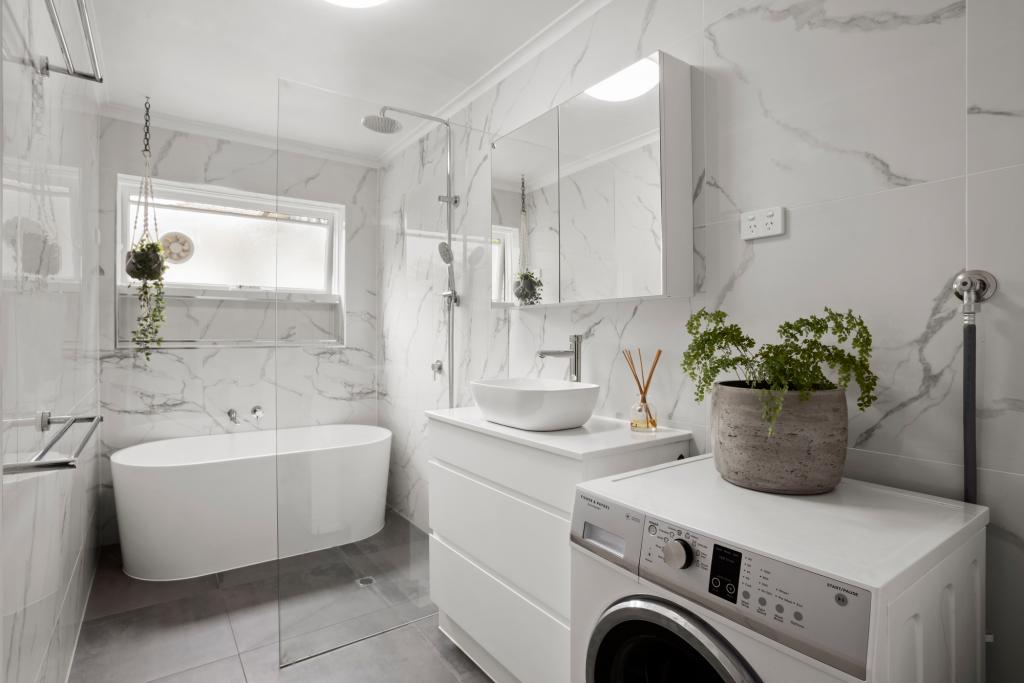 1/10 St Huberts Rd, Carnegie, VIC 3163