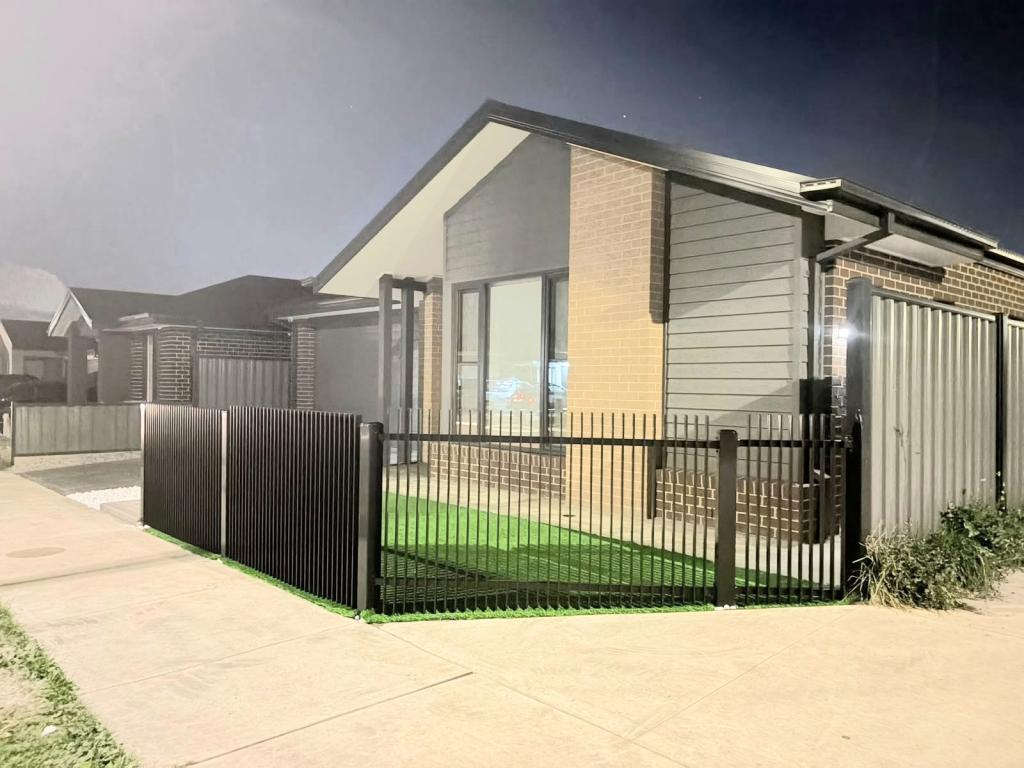 32 MEALIE AVE, MICKLEHAM, VIC 3064