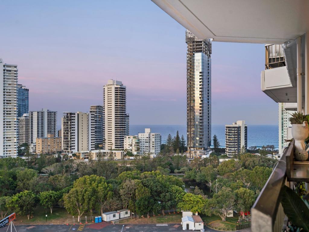 59/18 Commodore Dr, Surfers Paradise, QLD 4217