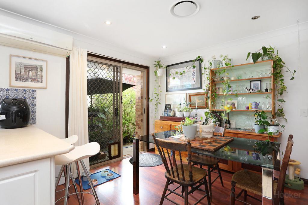 1/5 Ruth Anne Cl, Labrador, QLD 4215