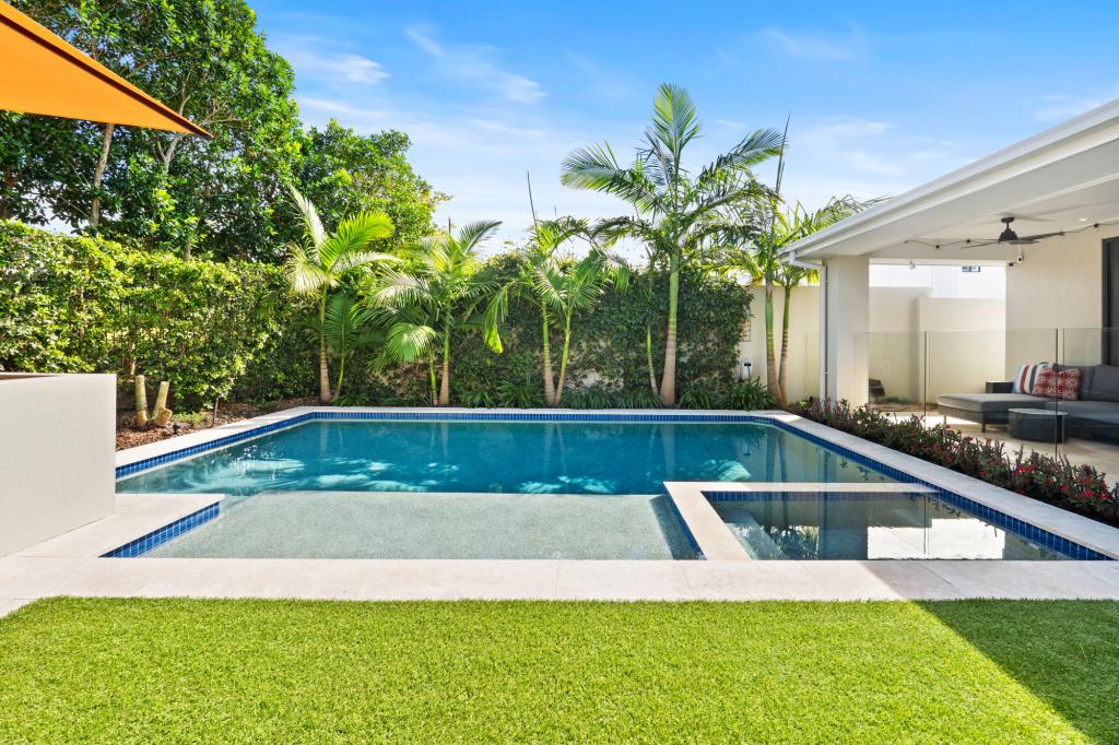 1881 Oak Hill Dr, Hope Island, QLD 4212
