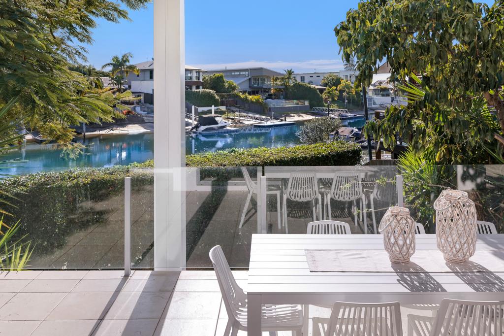 2 Cedar Pl, Broadbeach Waters, QLD 4218