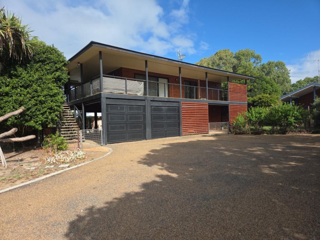 8 Sandpiper Gr, Moore Park Beach, QLD 4670