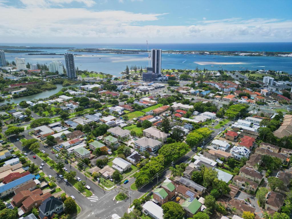 2/27 Walton St, Southport, QLD 4215