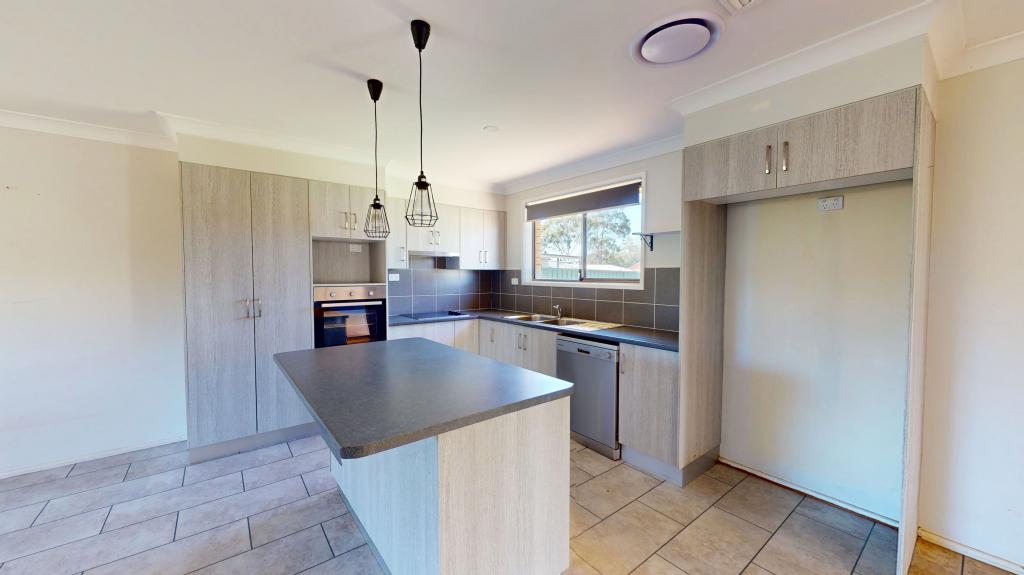 35 Meadowbank Dr, Dubbo, NSW 2830
