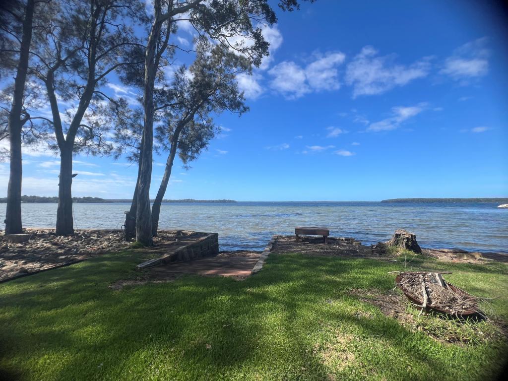 4 LORALYN AVE, ST GEORGES BASIN, NSW 2540