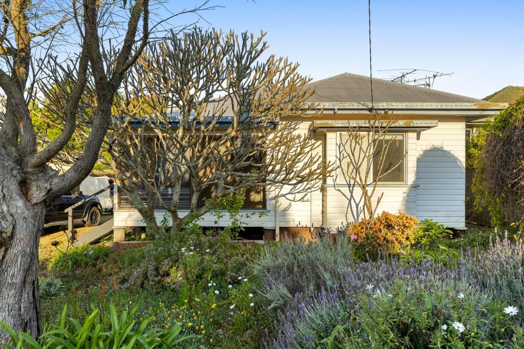 28 Lloyd St, Harristown, QLD 4350